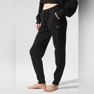 Alo Yoga Muse Sweatpants in Black